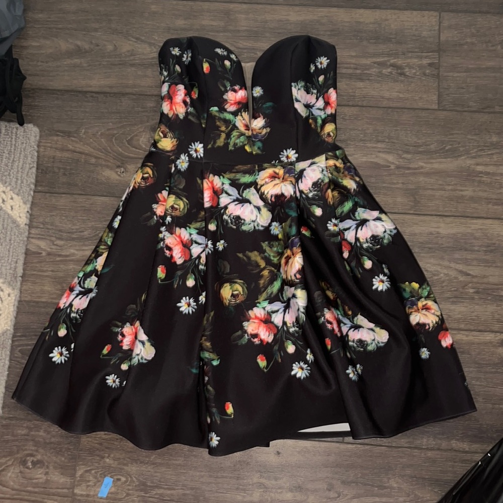 This a cute black puffy dress, it has only been worn twice.